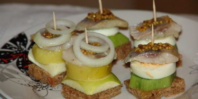 Рецепт канапе с селедкой