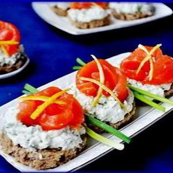 Рецепт Канапе с семгой и сырным кремом