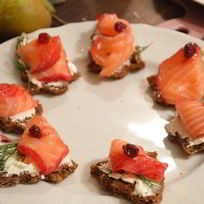 Рецепт Канапе с семгой и сыром