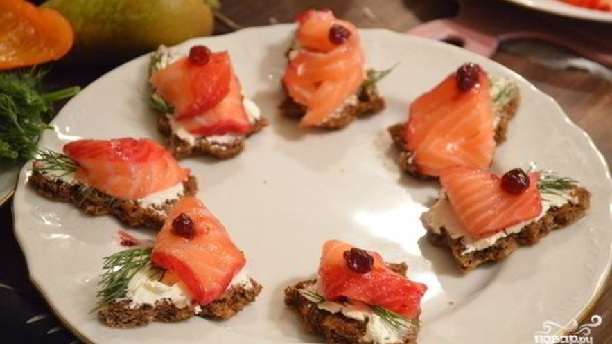 Рецепт канапе с семгой и сыром