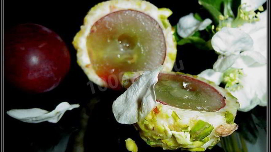 Рецепт канапе с сыром и виноградом