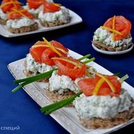 Рецепт Канапе закусочные с красной рыбой и сырным кремом
