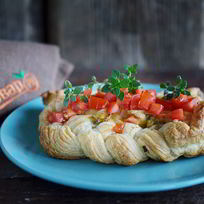 Плетеные хот-доги с гуакамоле