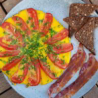 Рецепт Омлета с помидорами и луком