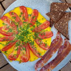 Рецепт Омлета с помидорами и луком