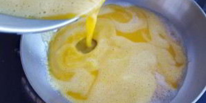 Рецепт омлета с помидорами и луком