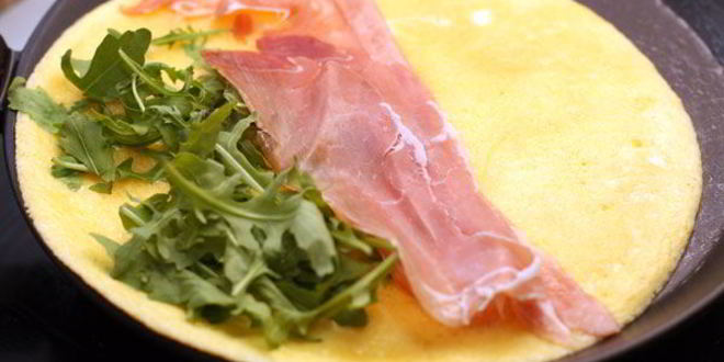 Рецепт омлета с ветчиной и рукколой