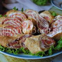 Рецепт Рулетиков из омлета с форелью