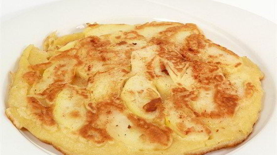 Рецепт сладкого омлета с карамелизированными яблоками