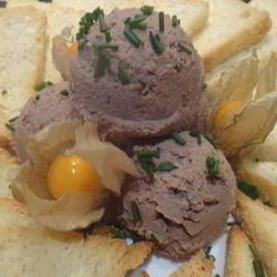 Рецепт Паштета из куринной печени с треугольниками Мельбы