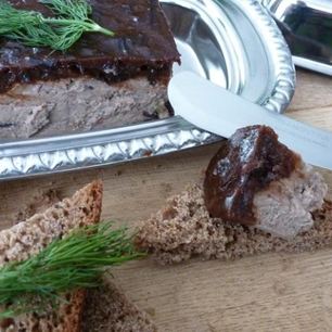 Рецепт Паштета из куриной печени с желе из чернослива
