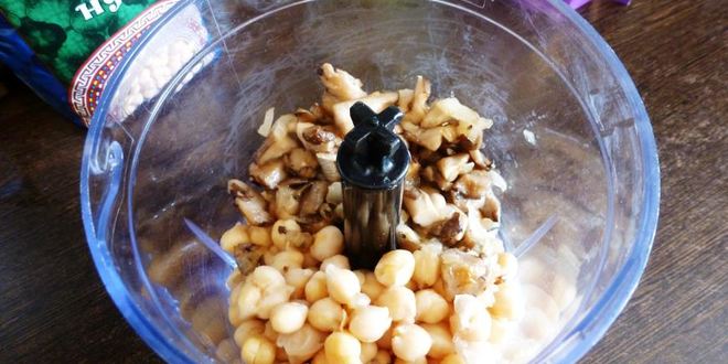 Рецепт паштета из нута с вешенками и грецкими орехами