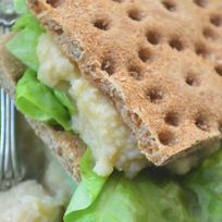 Рецепт Паштета из нута с яблоками и хлебцами из отрубей