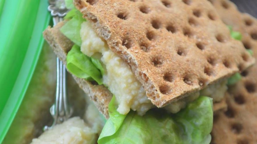 Рецепт паштета из нута с яблоками и хлебцами из отрубей