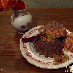 Рецепт Паштета с вялеными томатами и изюмом по-чешски