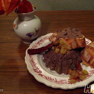 Рецепт Паштета с вялеными томатами и изюмом по-чешски