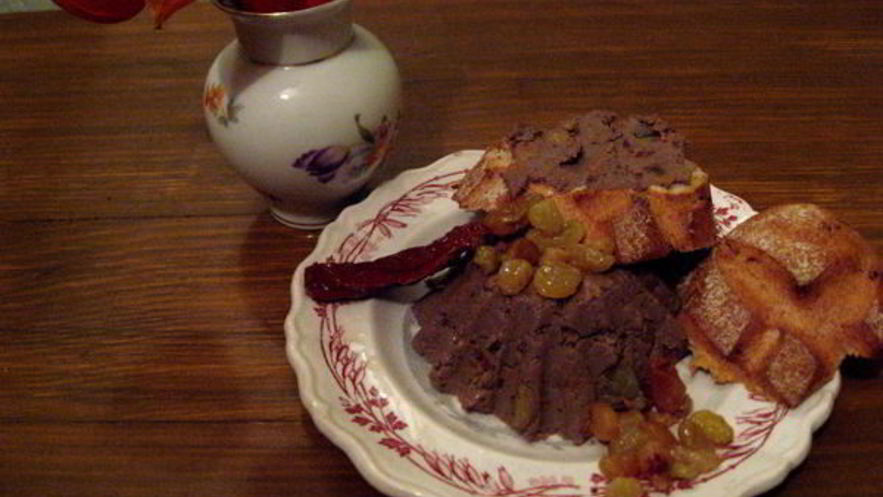 Рецепт паштета с вялеными томатами и изюмом по-чешски