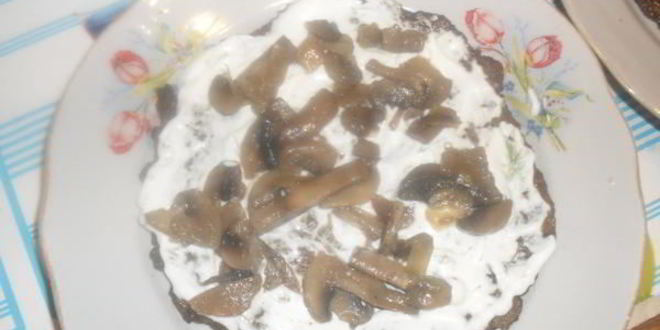 Рецепт печеночного торта с грибами