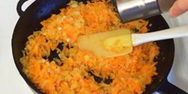 Рецепт печеночного торта с морковкой и луком