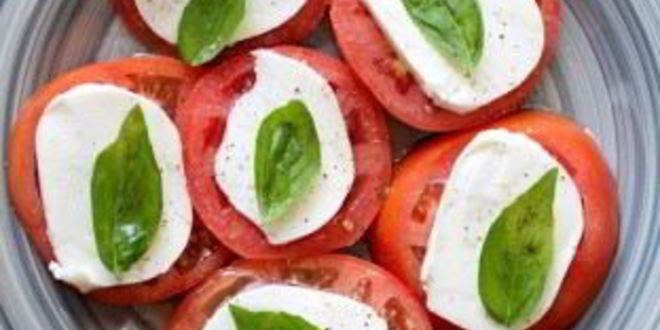 Рецепт помидоров с моцареллой и базиликом