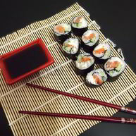 Рецепт Маков суши с лососем, сыром и огурцом