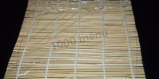 Рецепт маков суши с лососем, сыром и огурцом