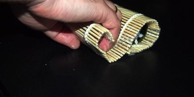 Рецепт маков суши с лососем, сыром и огурцом