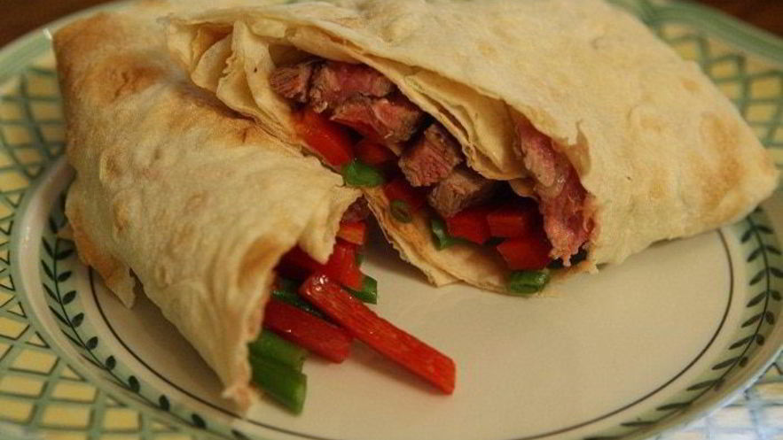 Рецепт роллов с говядиной, фасолью и сладким перцем