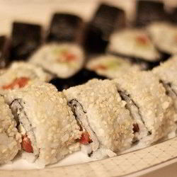 Рецепт Роллов с семгой и авокадо