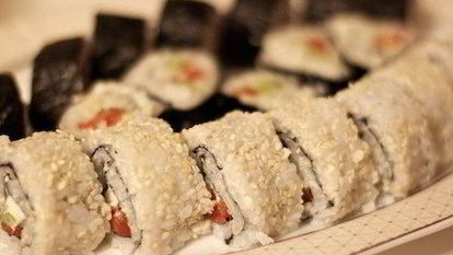 Рецепт Роллов с семгой и авокадо