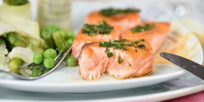 Рецепт семги с соусом эскарго и овощными роллами