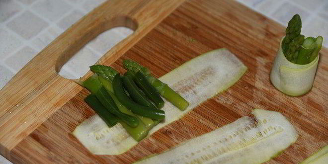 Рецепт семги с соусом эскарго и овощными роллами