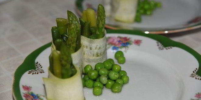 Рецепт семги с соусом эскарго и овощными роллами