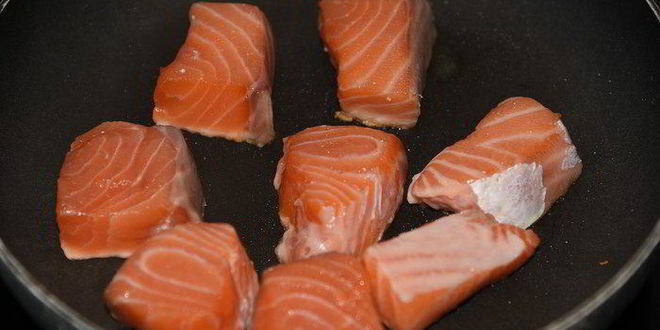 Рецепт семги с соусом эскарго и овощными роллами