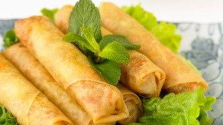 Рецепт спринга-роллов с крабами по-вьетнамски с листьями мяты и сладким соусом чили