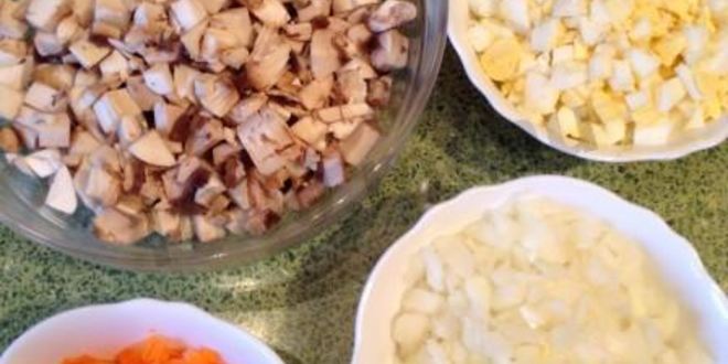 Рецепт куриного рулета с грибами