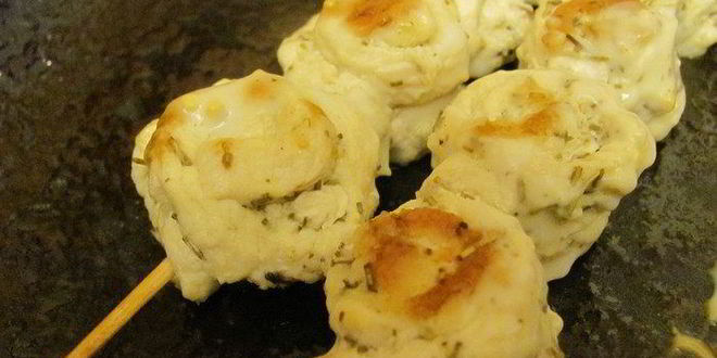 Рецепт куриных рулетиков с овощами в сливочном соусе