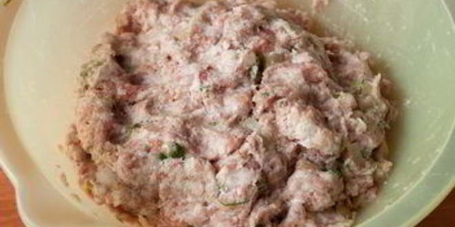 Рецепт мясного рулета с брокколи и цветной капустой