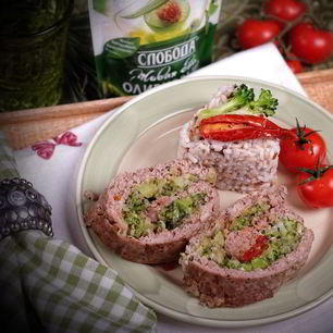 Рецепт Мясного рулета с брокколи, сыром и вялеными томатами