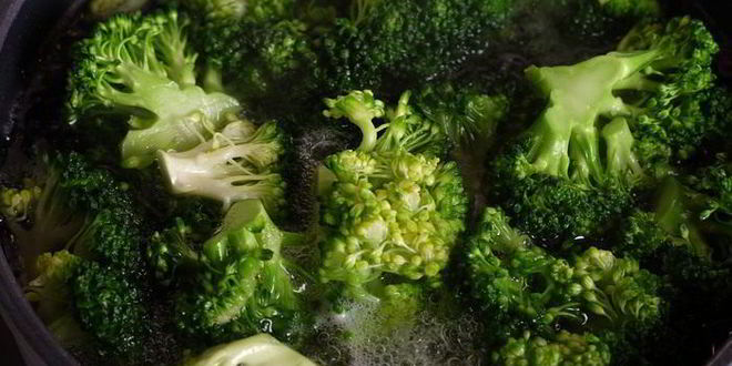 Рецепт мясного рулета с брокколи, сыром и вялеными томатами