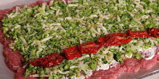 Рецепт мясного рулета с брокколи, сыром и вялеными томатами
