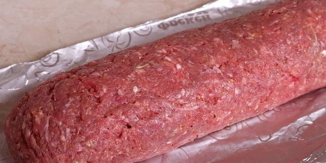 Рецепт мясного рулета с брокколи, сыром и вялеными томатами