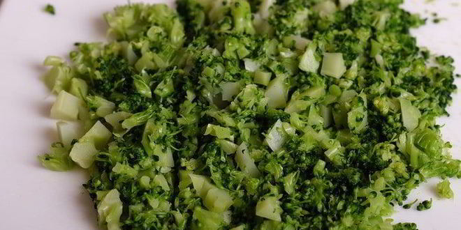 Рецепт мясного рулета с брокколи, сыром и вялеными томатами