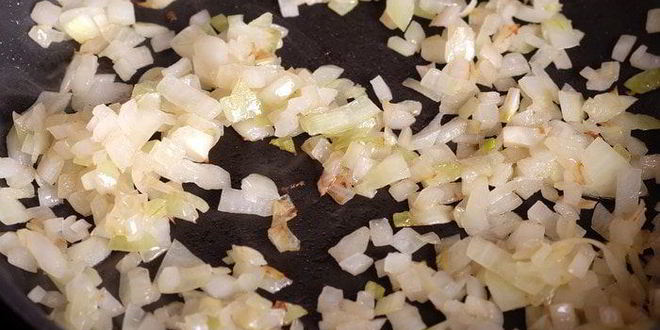 Рецепт мясного рулета с брокколи, сыром и вялеными томатами