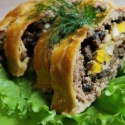 Рецепт Мясного рулета с грибами и сыром в слоеном тесте