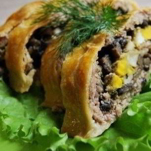 Рецепт Мясного рулета с грибами и сыром в слоеном тесте