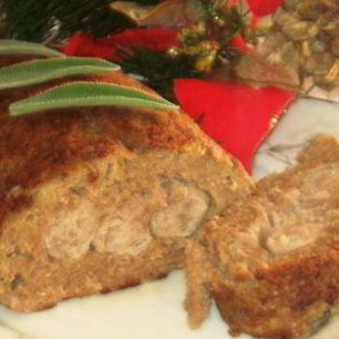 Рецепт Мясного рулета с колбасками и картофелем