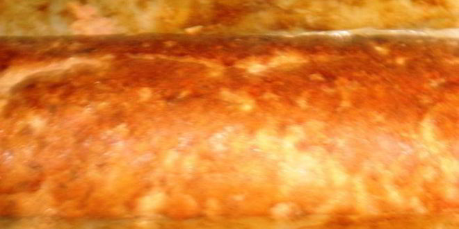 Рецепт мясного рулета с колбасками и картофелем