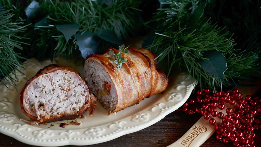 Рецепт мясного рулета в беконе