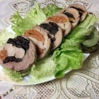 Рецепт Рулета из бедра индейки с черносливом и курагой
